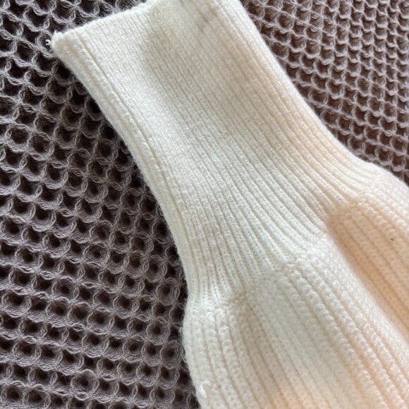 Line & Dot Ivory Puff Sleeve Sweater [M] - Picture 6 of 6